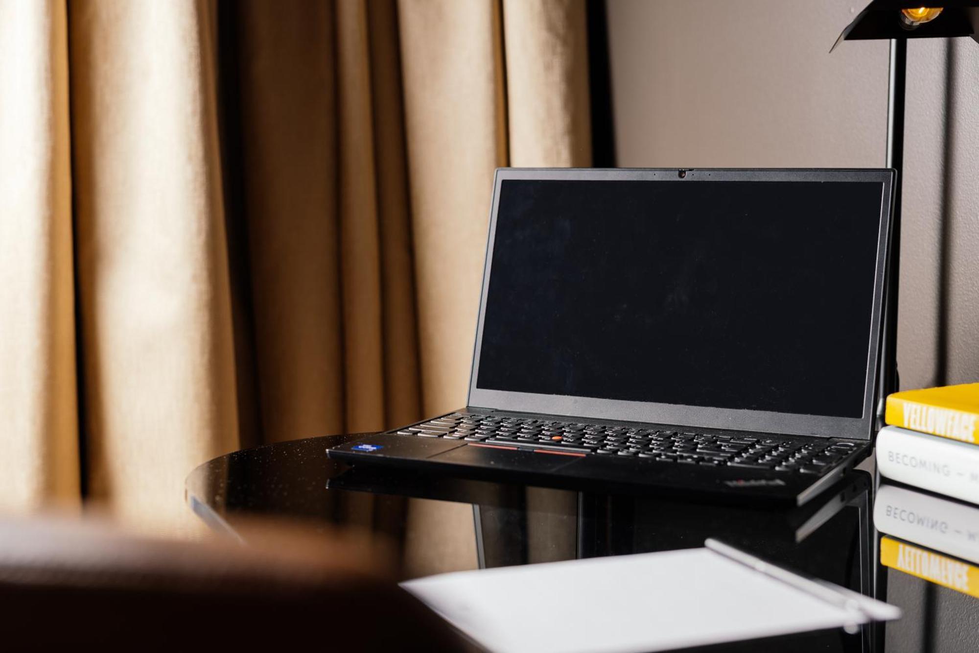 Pullman Brisbane Airport Ξενοδοχείο Εξωτερικό φωτογραφία A laptop computer
